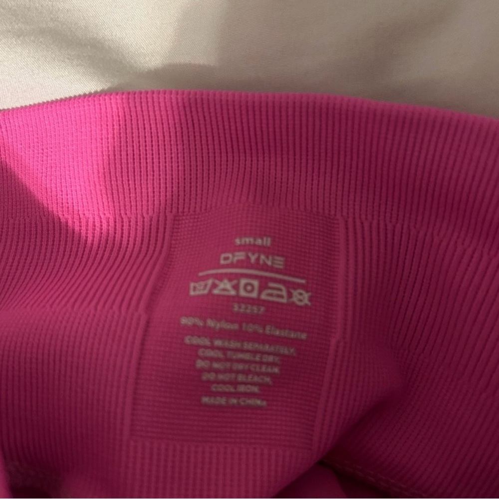 DFYNE impact shorts 4.5” Bright Fuchsia 
Size: Small - Picture 5 of 5